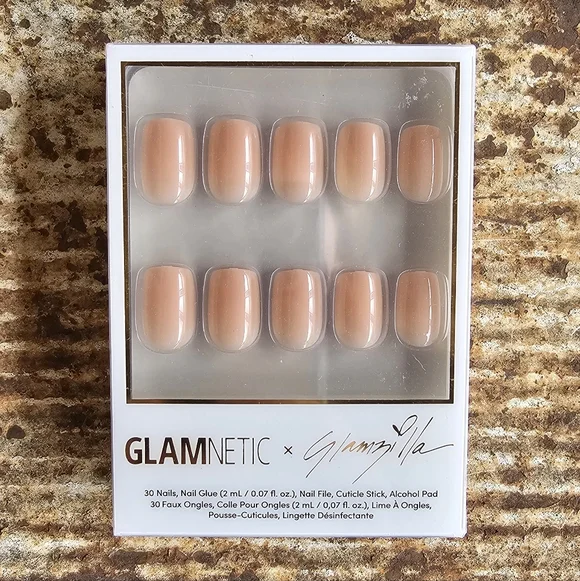 Glamnetic For The 'It' Girls Short Squoval Press-On Nails - Picture 2 of 4